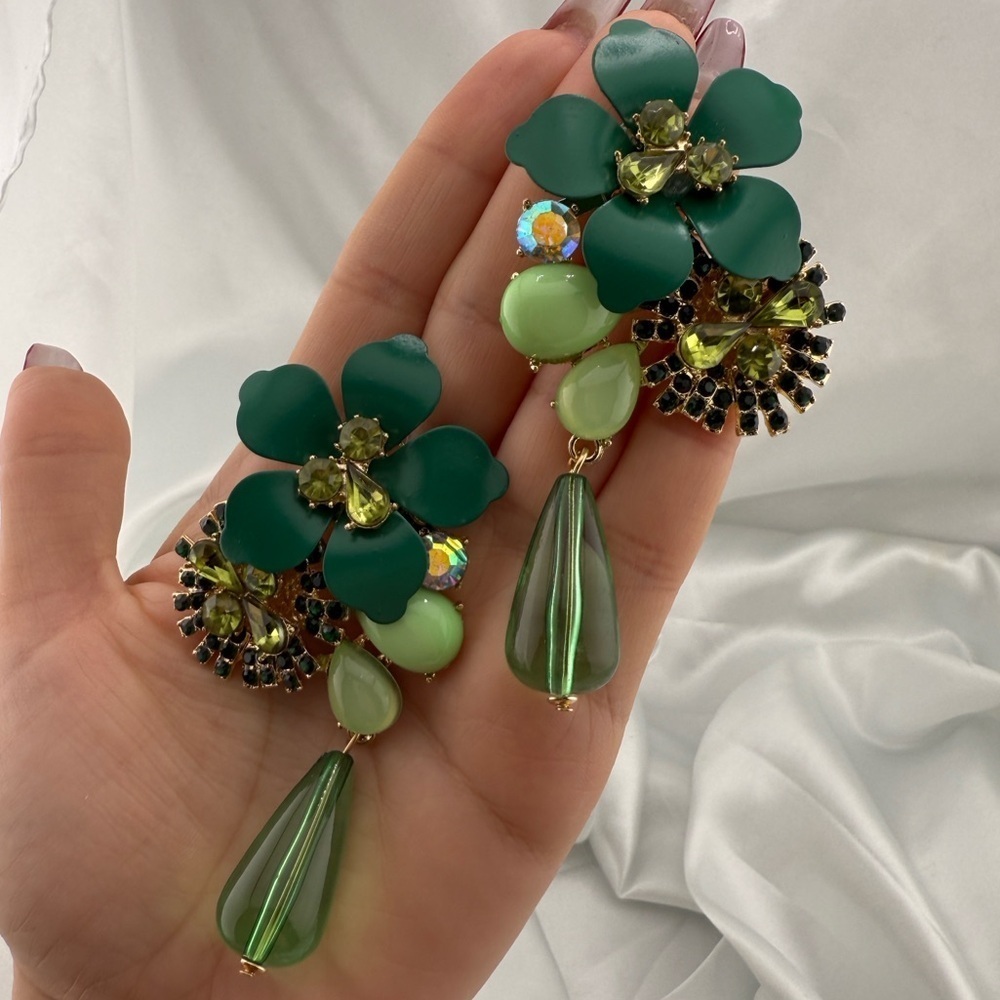 Bohemian colourful Elegant Green Floral Earrings - Picture 5 of 6